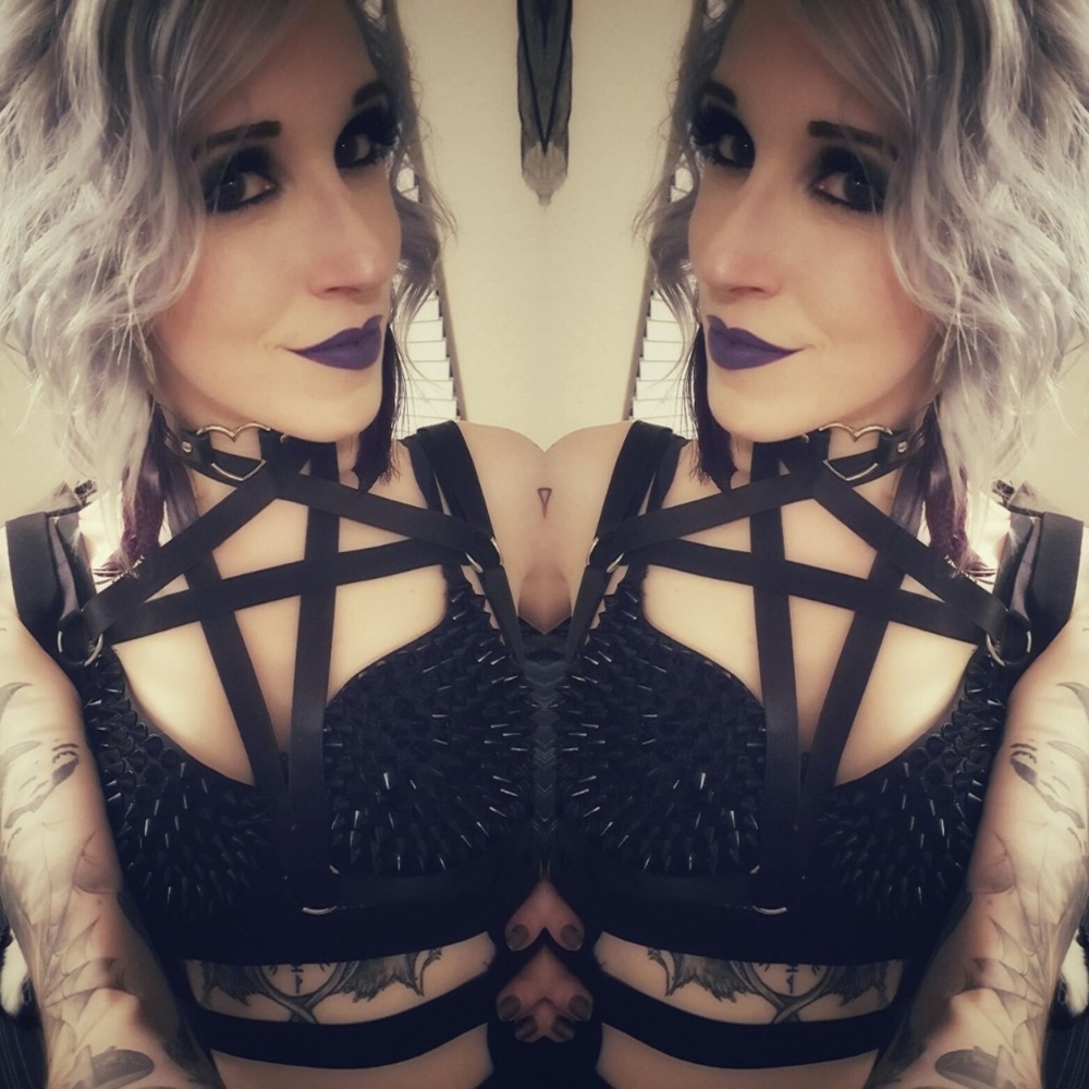Hey 🤘🏻👻☠🦇🕷🕸🦂🥀😎🖤 - Picture 4 of 4